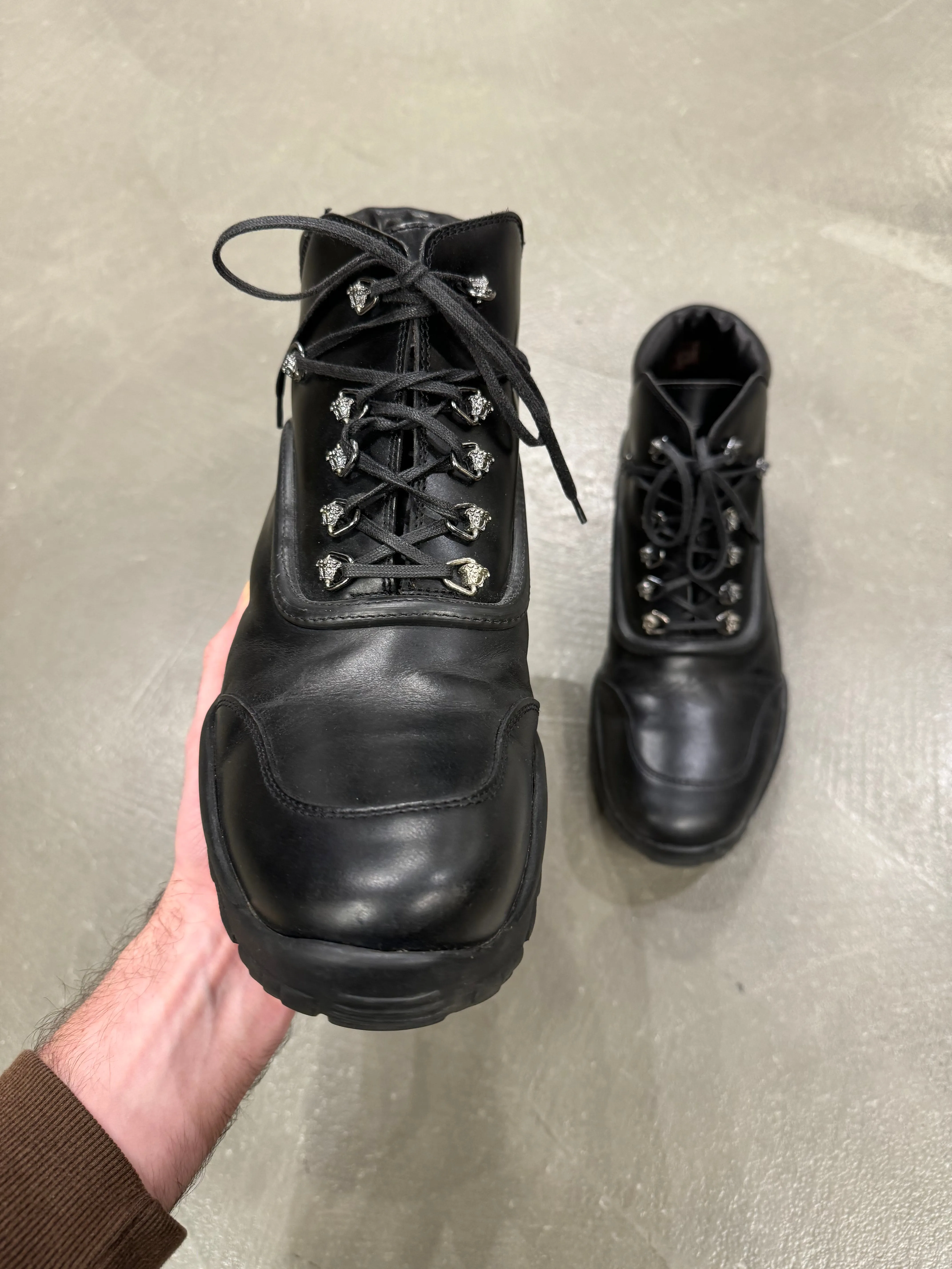 1990s Gianni Versace medusa details leather boots