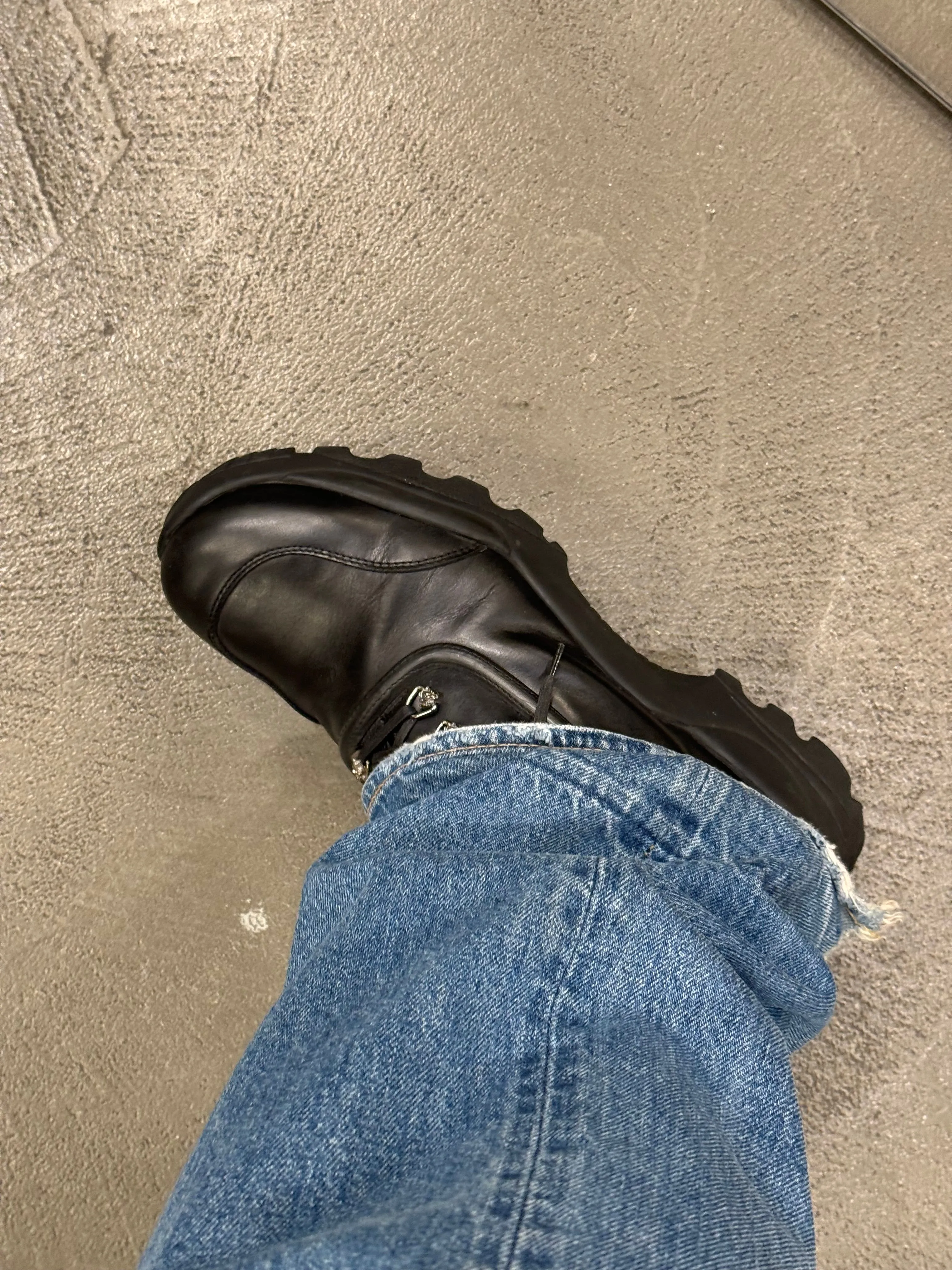 1990s Gianni Versace medusa details leather boots