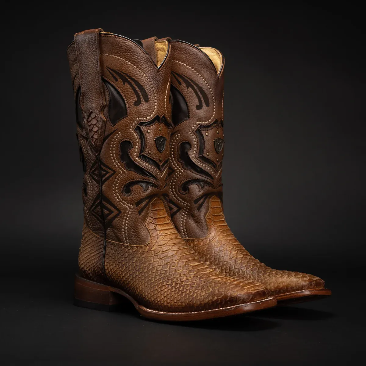 Botas Vaqueras Rodeo de Mamba Python Grabado en Piel Genuina para Hombre 'Rodeo Cartie' - ID: RC-MAM-AU