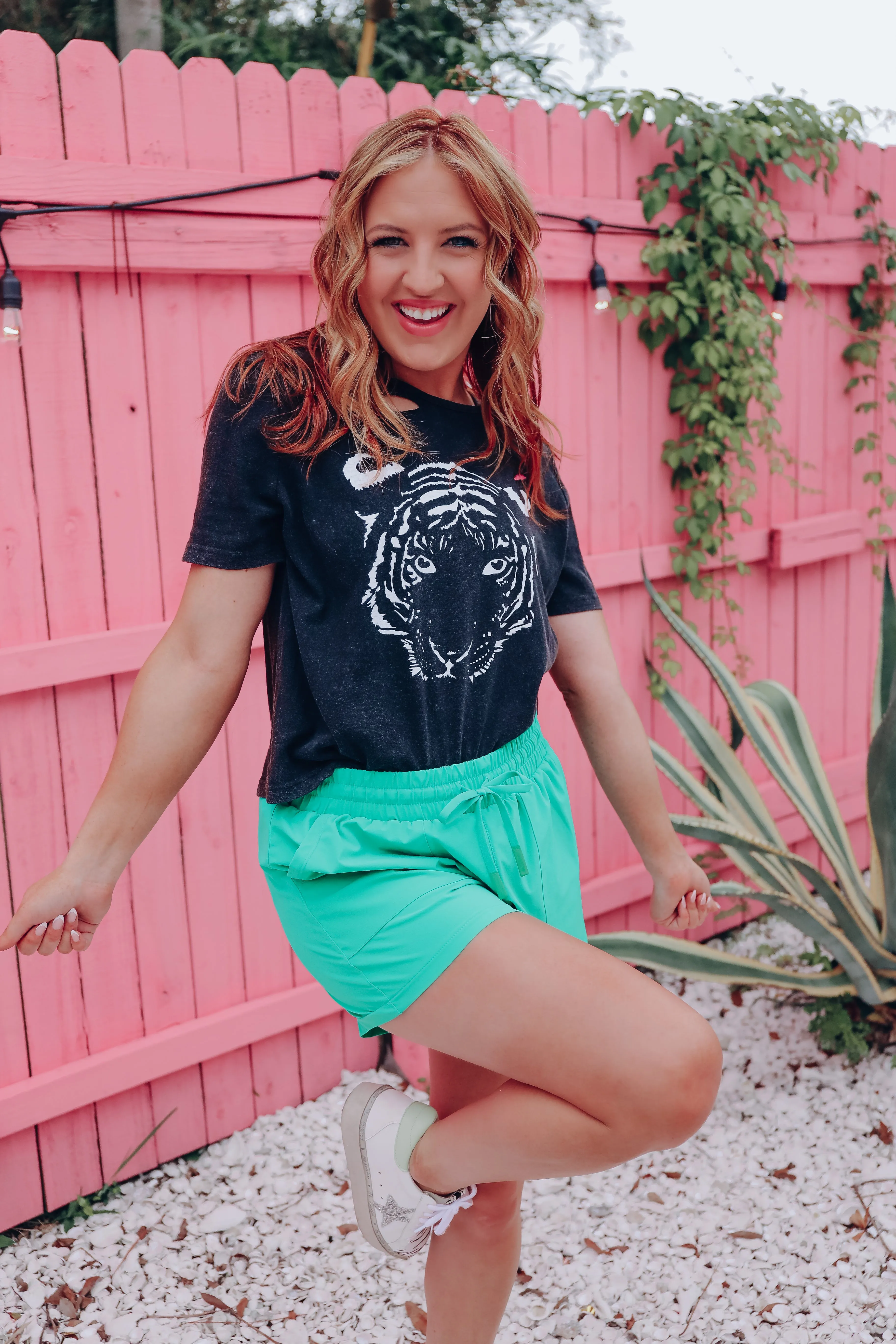 Go Get 'Em Tiger Distressed Graphic Tee - Black
