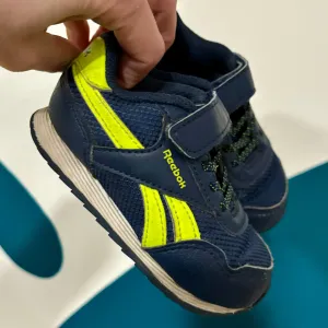 Sneakers, 5C // Reebok